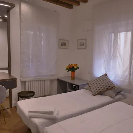 Helmirage Trevi Rome