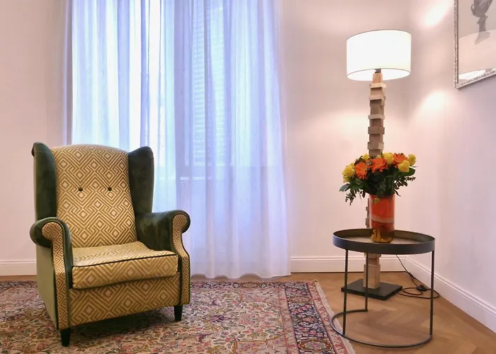 Helmirage Trevi Гостевой дом Рим