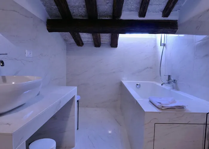 Helmirage Trevi Гостевой дом